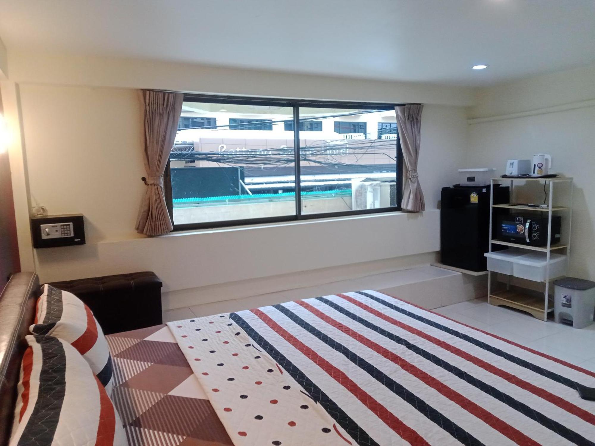 Living Room Guesthouse & Cafe Bar Karon Exterior foto